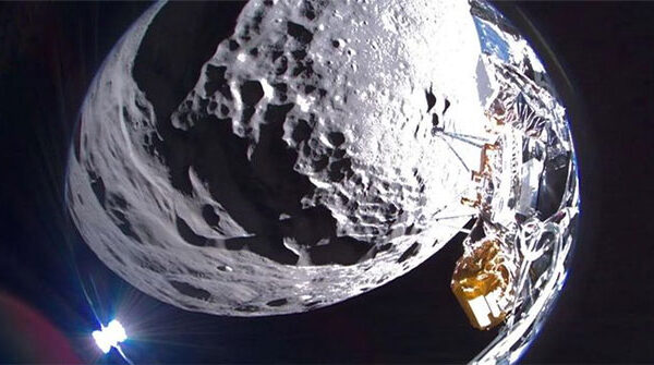 Tàu đổ bộ của công ty Mỹ bị lật sau khi đáp xuống Mặt trăng