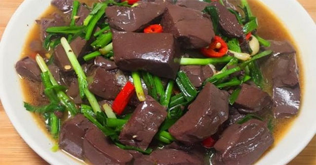 Tiết lợn giúp trẻ lâu, giảm béo, chống cả ung thư nhưng lại “đại kỵ” với những người sau